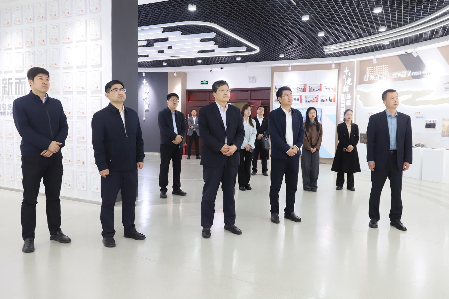 濱州市委市直機關(guān)工委副書記、三級調(diào)研員張榮堂帶隊來山東三星集團調(diào)研