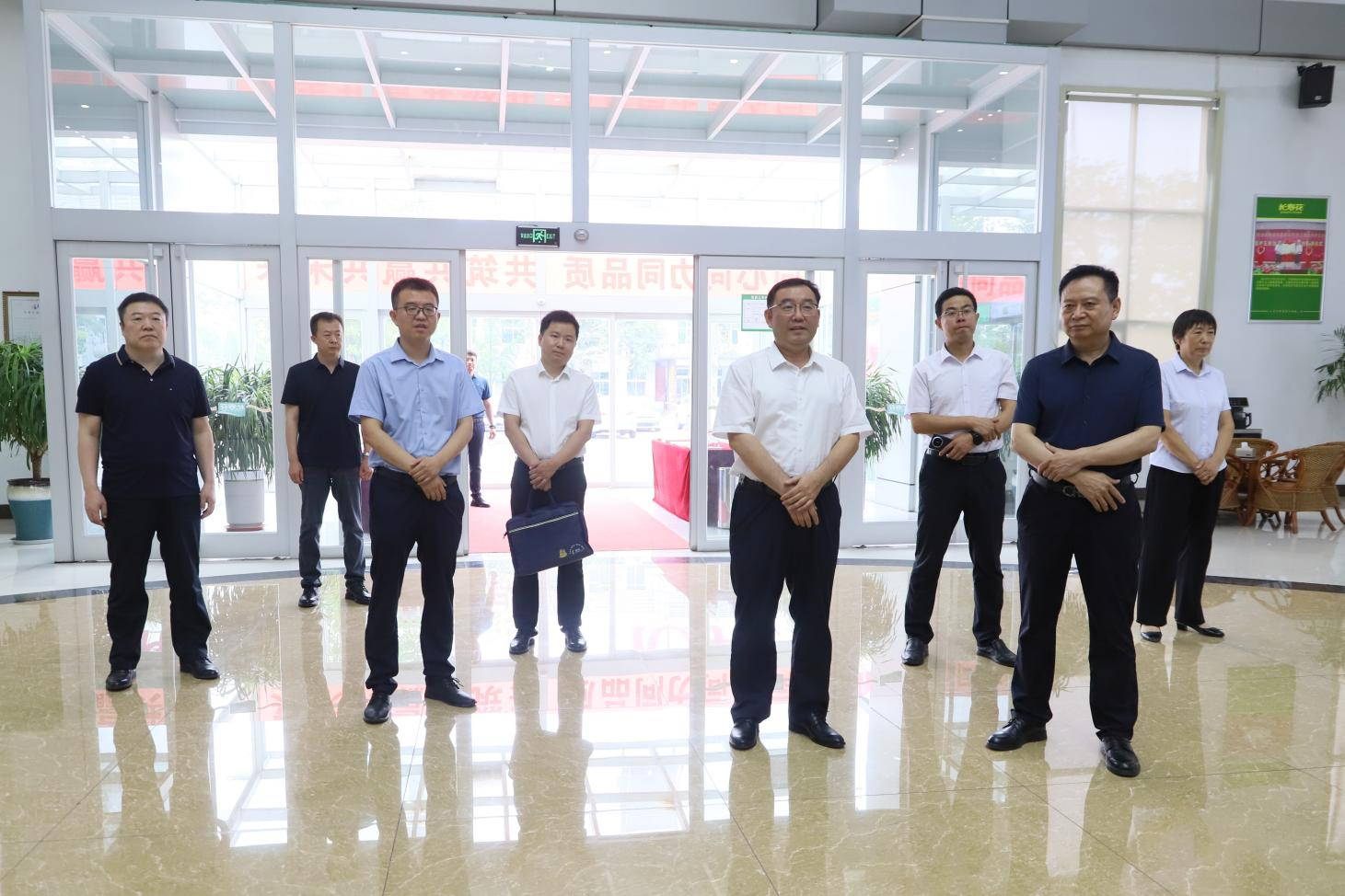 濱州醫(yī)學(xué)院附屬醫(yī)院黨委書(shū)記王東一行來(lái)山東三星集團(tuán)參觀調(diào)研