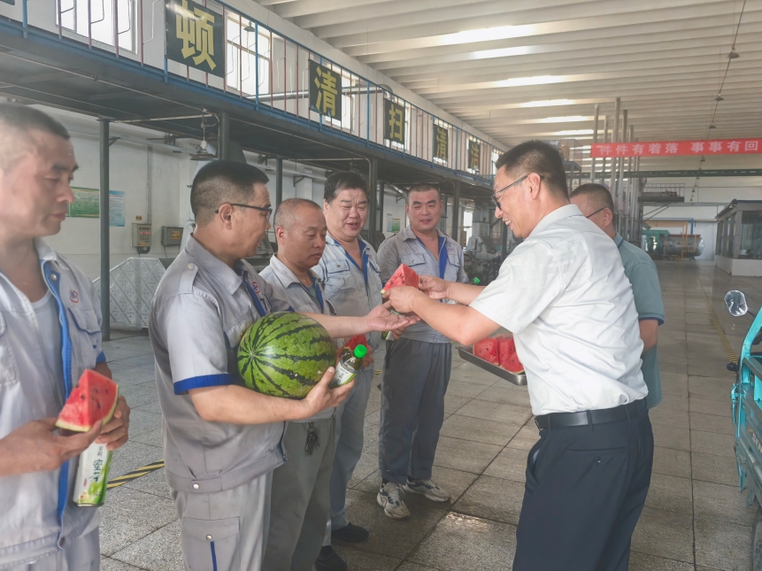 長(zhǎng)壽花食品:炎炎夏日送清涼 情系一線暖人心