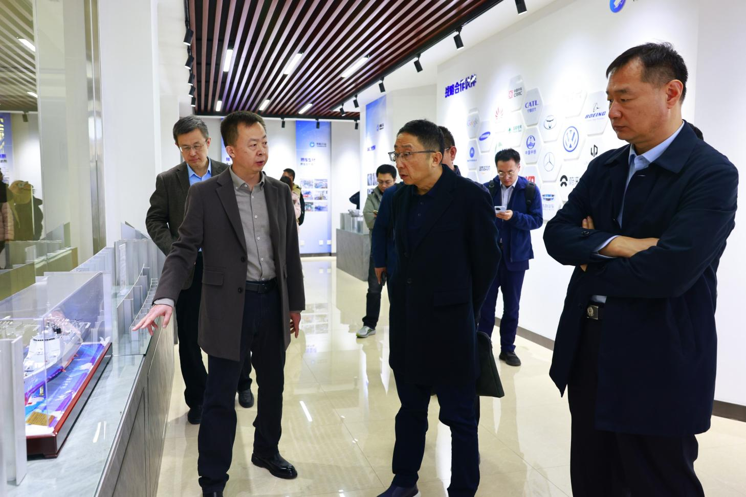 山東省工信廳、省冶金工業(yè)規(guī)劃研究院一行來山東三星集團調(diào)研